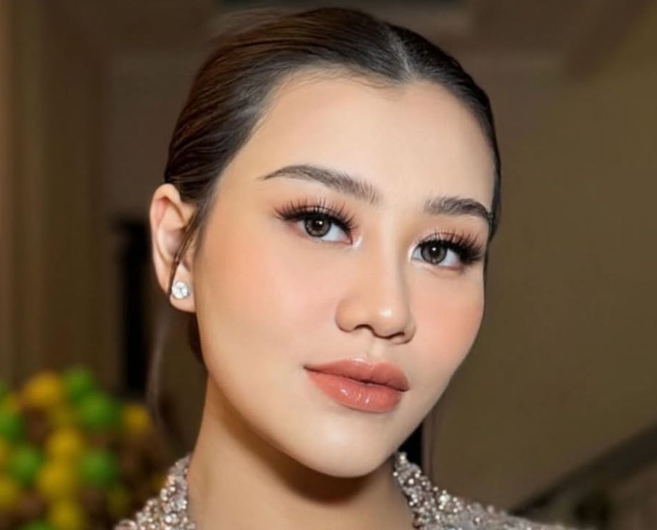 Baru Melahirkan 3 Hari, Aaliyah Massaid Tetap Tampil Glamor di Nikahan Al Ghazali dan Alyssa Daguise!