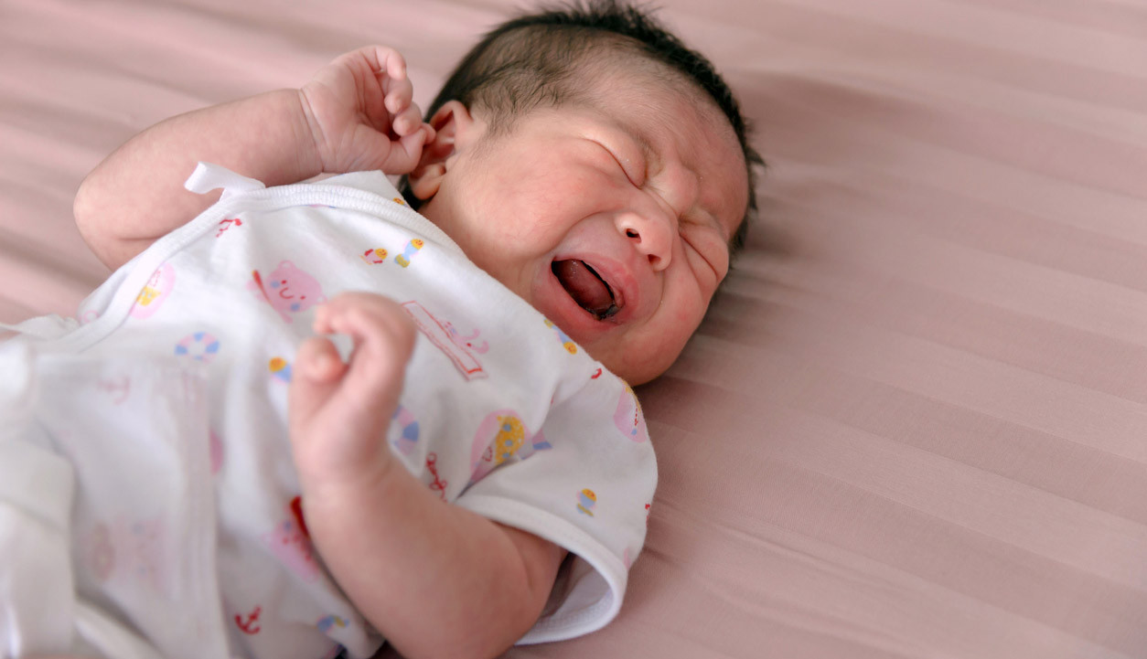 4 Alasan Bayi Suka Nangis di Malam Hari, Lengkap dengan Cara Mengatasinya