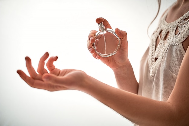 Rahasia Parfum Tahan Seharian: Teknik Fragrance Layering yang Wajib Kamu Coba!