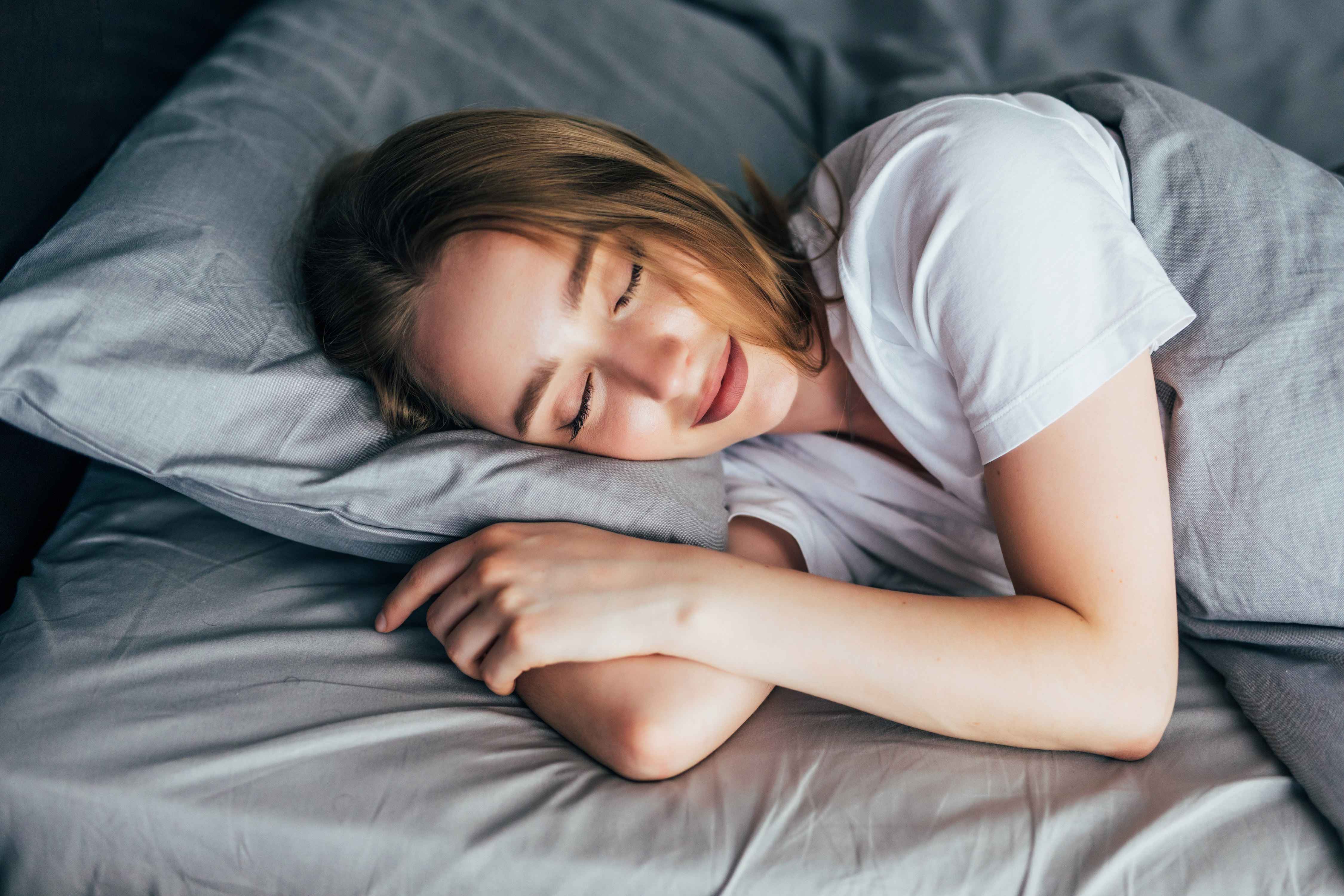 Tidur Setelah Makan? Waspadai Gangguan Pencernaan dan Berat Badan Naik