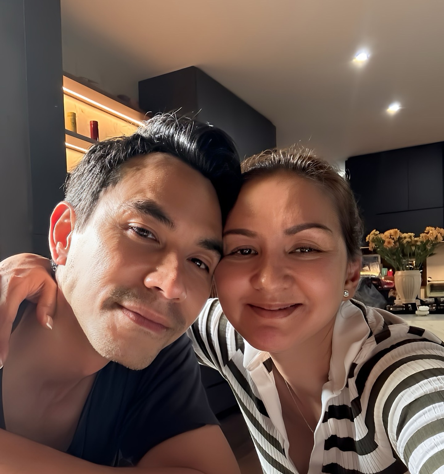 Donna Agnesia dan Darius Sinathrya Harus 'Pisah Rumah' Demi Kebaikan Bersama, Alasannya Bikin Haru!