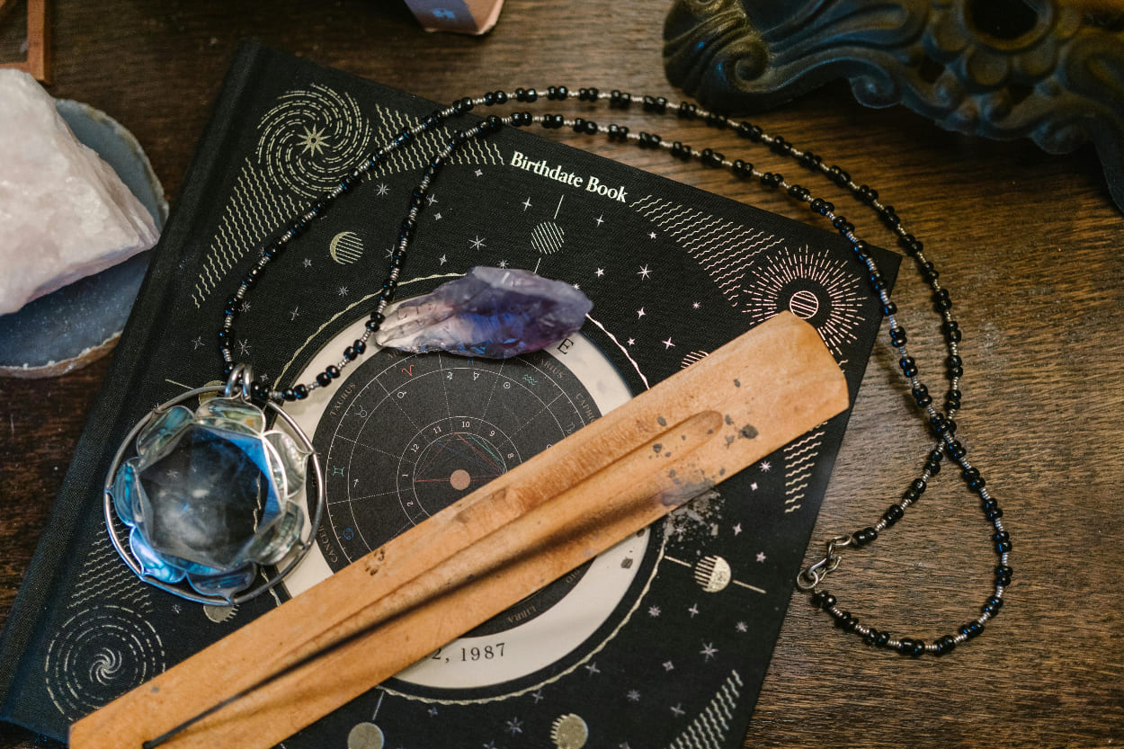 Ramalan Zodiak 21 Juni 2025: Hoki Meledak di Karier dan Cinta, Tapi Awas Dompet Terkuras!
