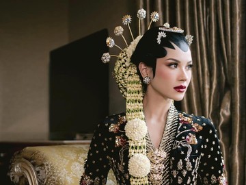 Ditiup Asap Rokok di Wajah, Ritual Sembogo Alyssa Daguise di Ngunduh Mantu Bikin Netizen Heboh!