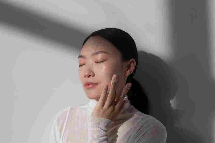 Cuma Butuh 7 Langkah, Kamu bisa Punya Kulit Glass Skin ala Wanita Korea