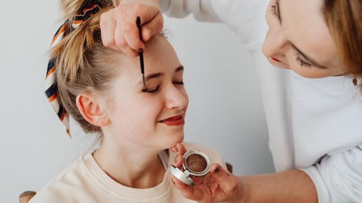 Anti Ribet! Ini Cara Dapetin Make Up Flawless dan Segar Setiap Hari