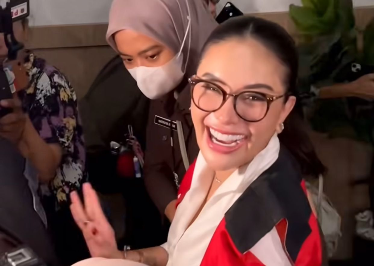 Nikita Mirzani Ngamuk Usai Sidang, Minta Kesempatan Bicara ke Media 'Gue Bukan Pembunuh, Enggak Usah Takut Gue Ngomong!'