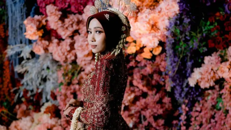 Gaun Pengantin Istri Rizky Ridho Jadi Sorotan, Ada Motif Jaring Gawang sampai Sayap Garuda!
