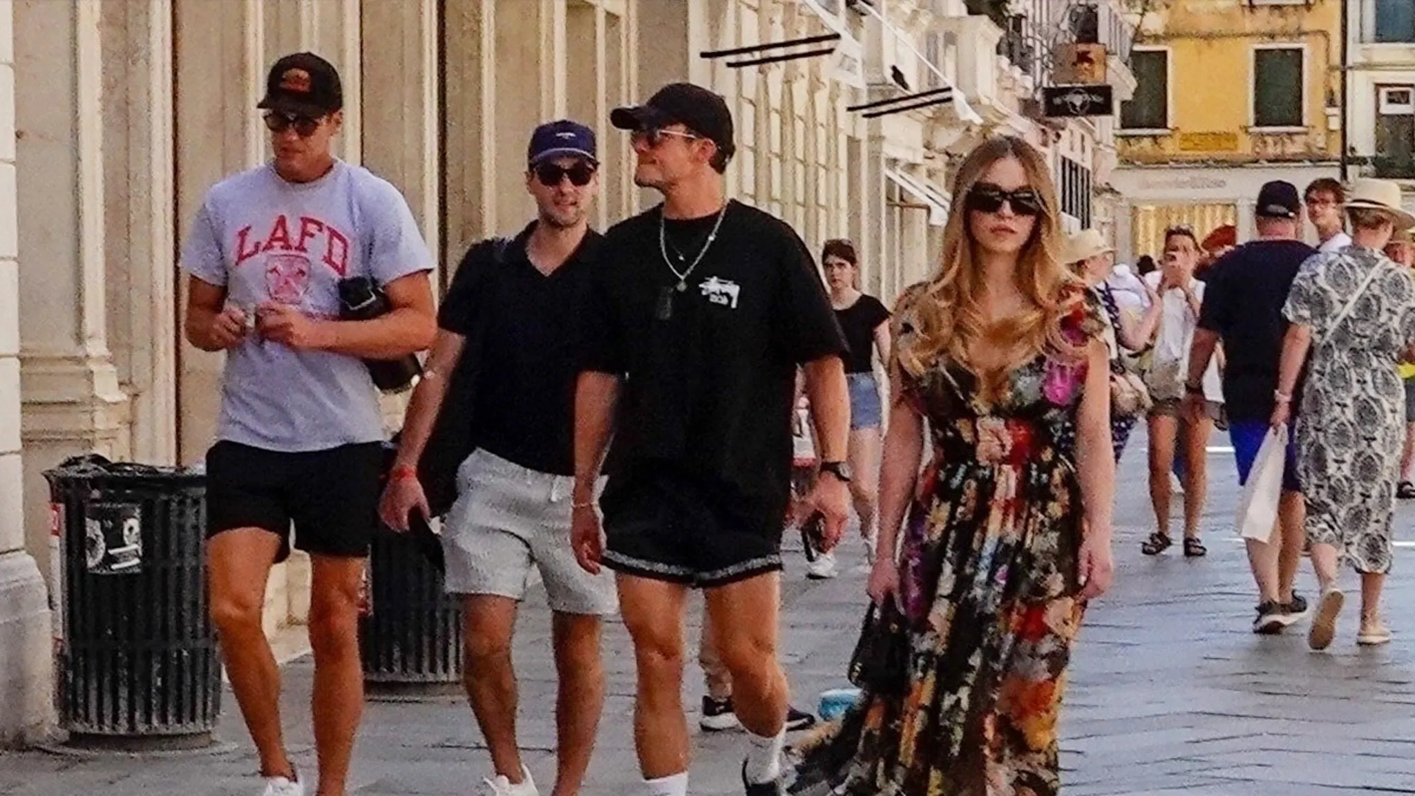 Heboh! Tom Brady dan Sydney Sweeney Ketahuan Joget Bareng Sampai Jam 2 Pagi di Nikahan Bezos