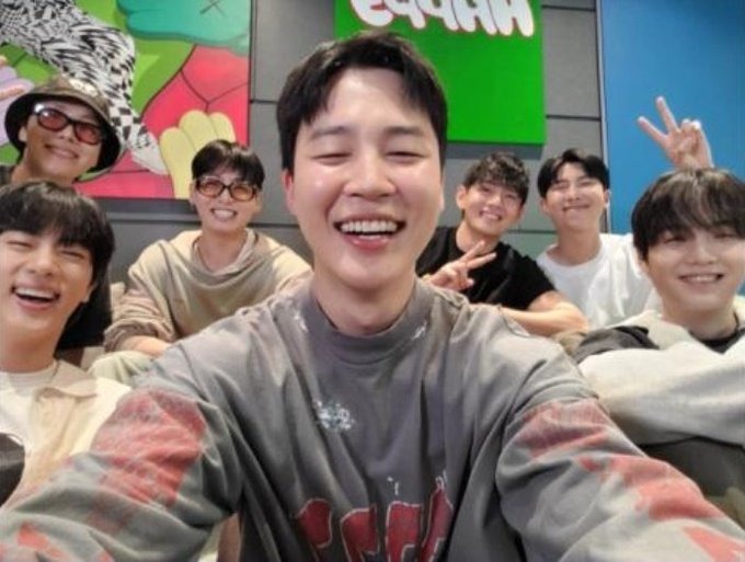 BTS Kembali Bersatu! Siaran Langsung OT7 Pertama Dalam 3 Tahun Bikin ARMY Girang, Album Baru Segera Rilis!