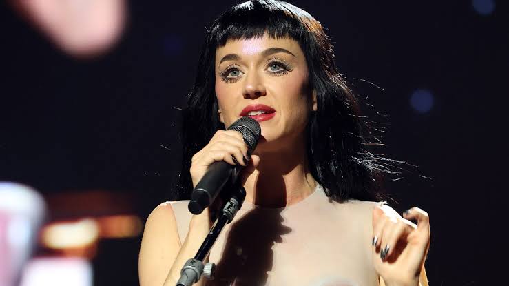 Katy Perry Menangis di Panggung Usai Putus dari Orlando Bloom, Banjir Simpati!