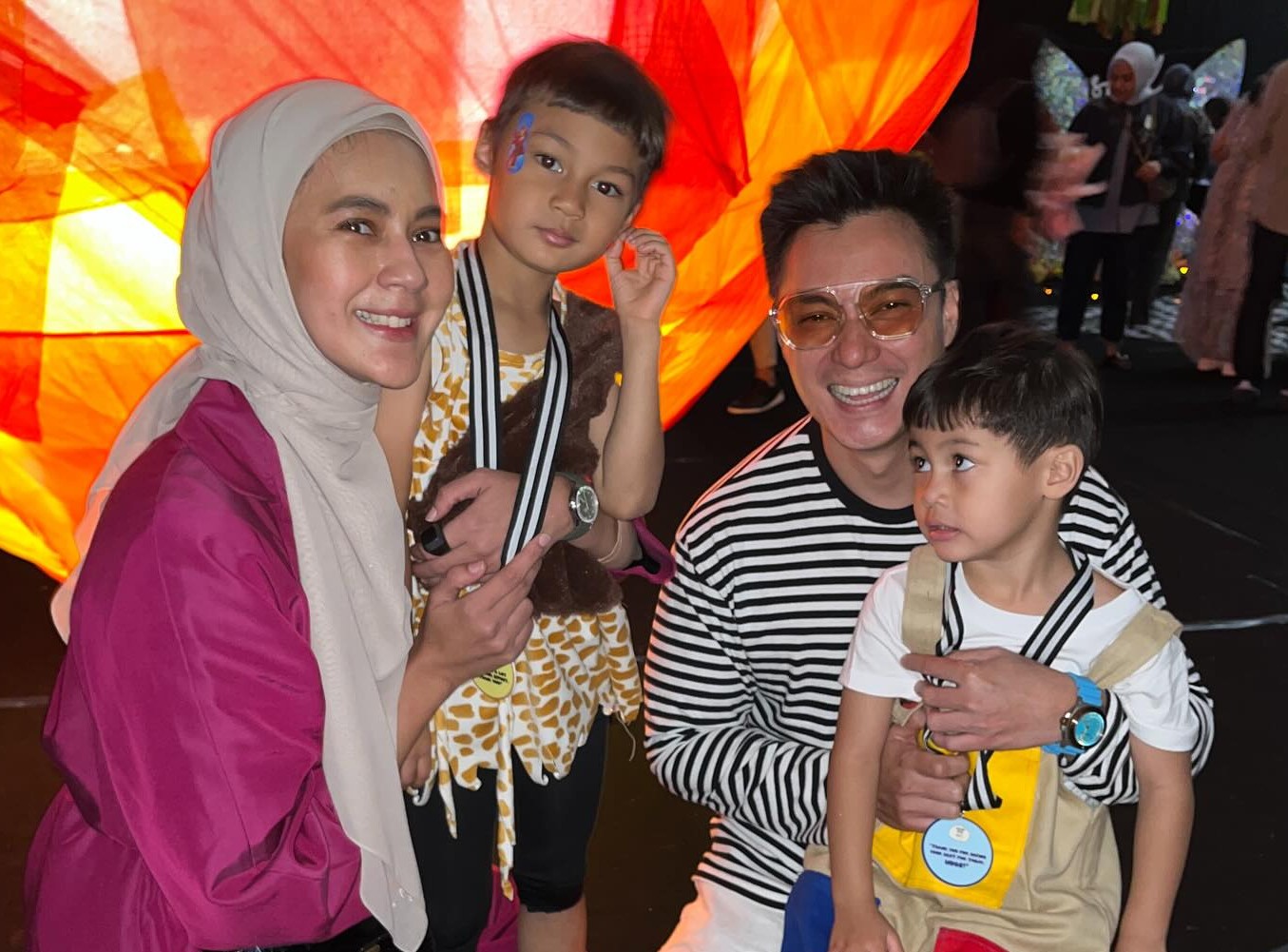 Tampil Kompak! Baim Wong dan Paula Verhoeven Rayakan Kelulusan Anak, Banjir Komentar Positif