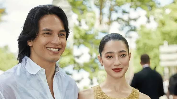 Bikin Meleleh! Intip Gaya Couple Ameera Khan dan Jefri Nichol di Hermes Paris Show 