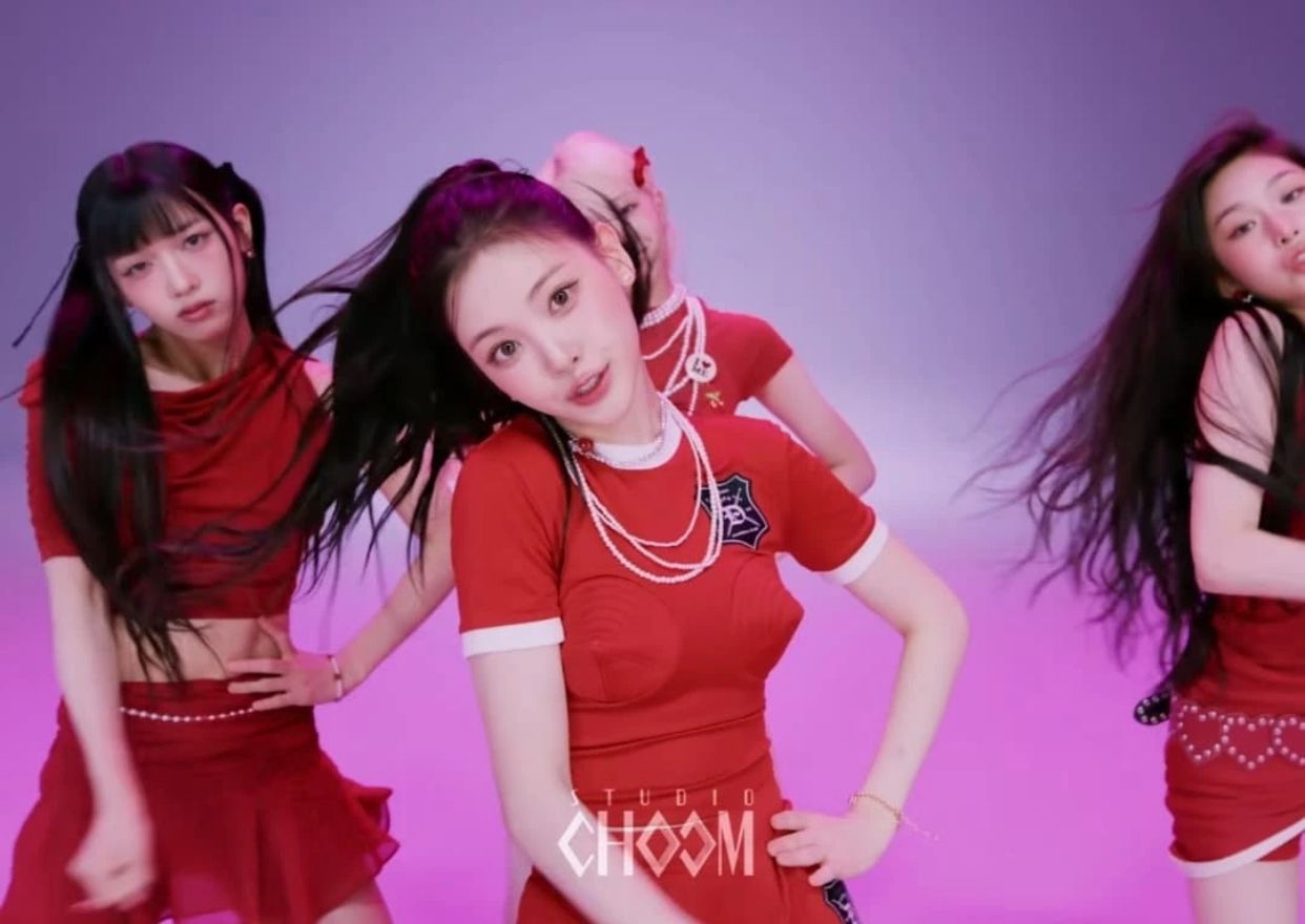 Outfit Panggung 'Bra Runcing' Idol Wanita 19 Tahun Tuai Sorotan, Netizen Sebut Marketing Murahan!