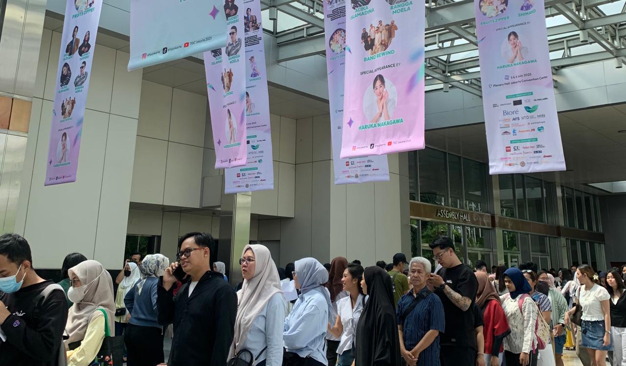 Fenomena Jastip Serbu Jakarta X Beauty 2025, Peluang Cuan atau Justru Ganggu Pengunjung Lain?