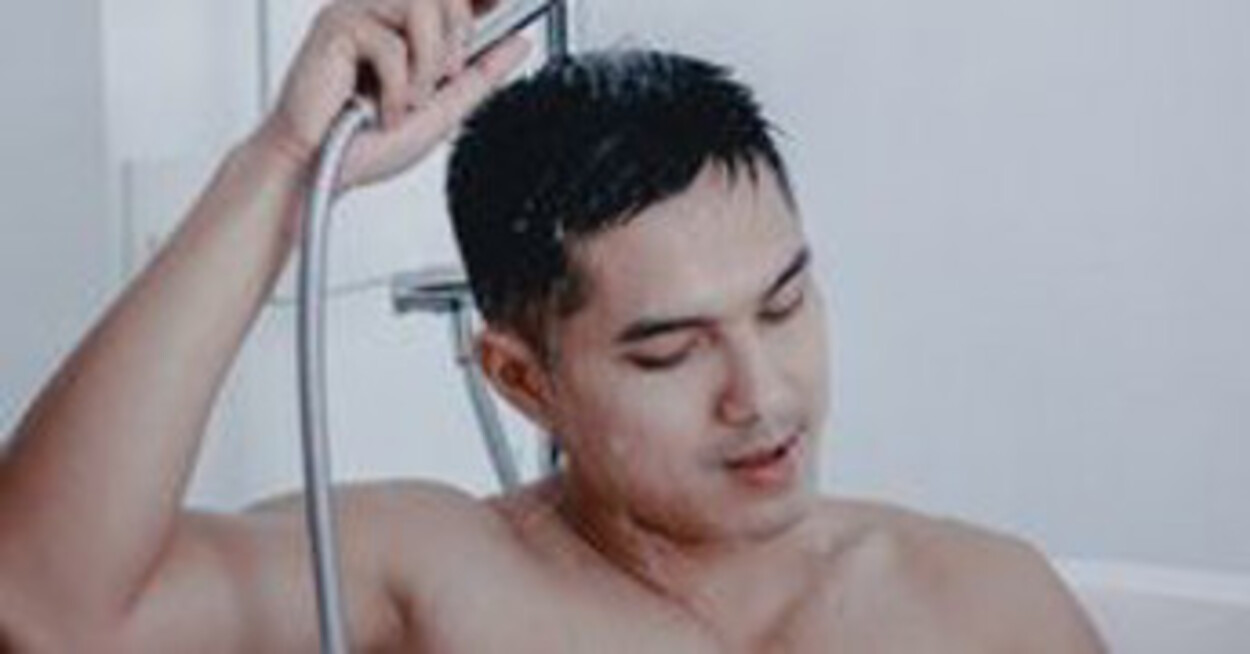Mandi Air Dingin atau Hangat? Mana yang Lebih Bagus Buat Kesehatan