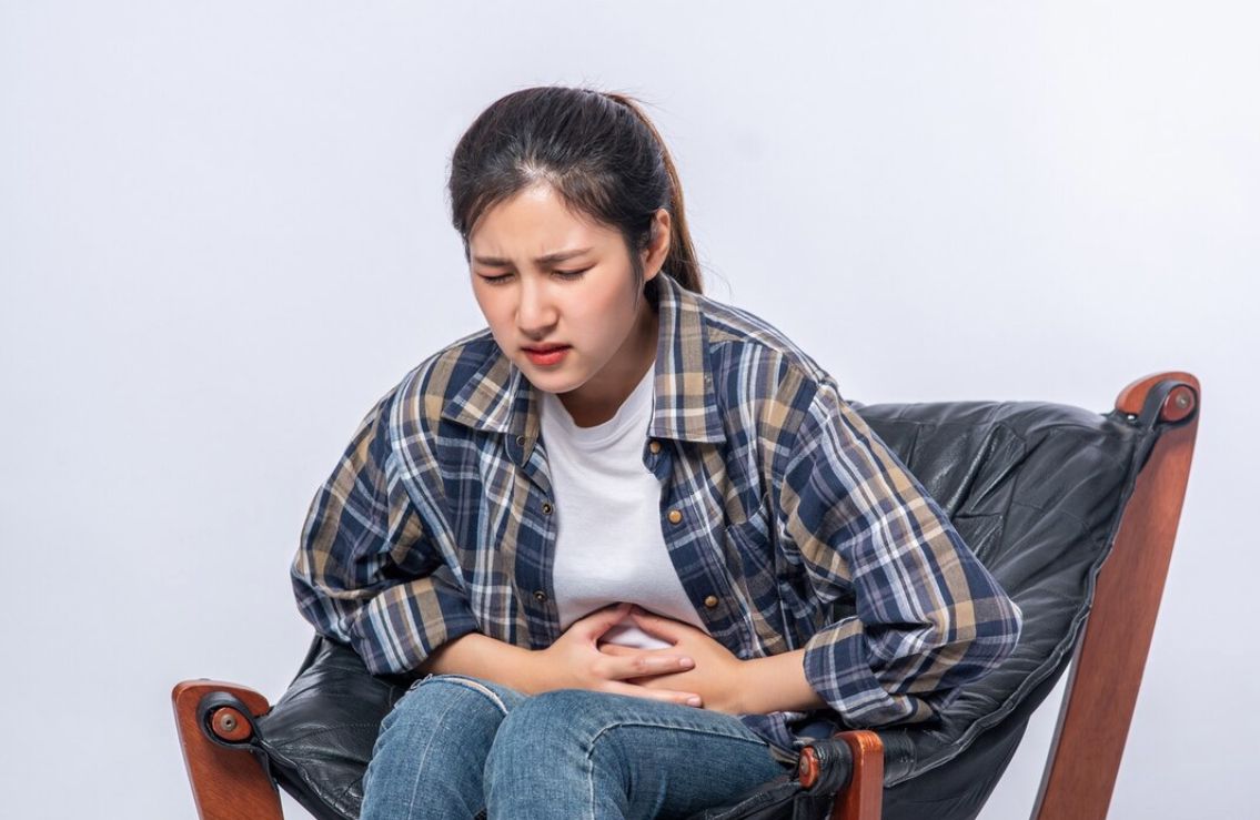 Wajib Tahu! 5 Langkah Pertolongan Pertama Saat Asam Lambung Naik