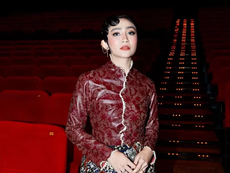 Febby Rastanty Tampil Bak Diva, Rambut Vintage di Gala Premiere Bikin Speechless! 