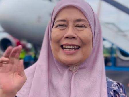 Gara-Gara Minus, Mata Dewi Yull Alami Kebutaan Sebelah! 