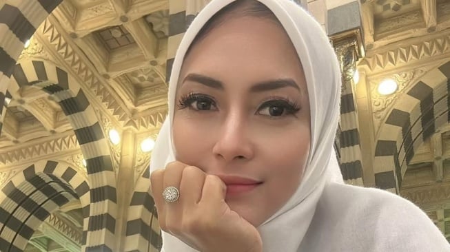 Dari Dunia Hiburan ke Istana Kementerian: Profil Lengkap Tina Astari, Istri Menteri Maman