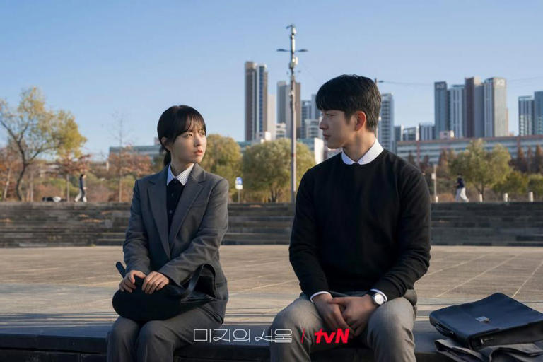 7 Bukti Yu Mi Ji Paling Cocok Jadi Terapis! Akhir Drakor Our Unwritten Seoul Bikin Penonton Makin Tersentuh!