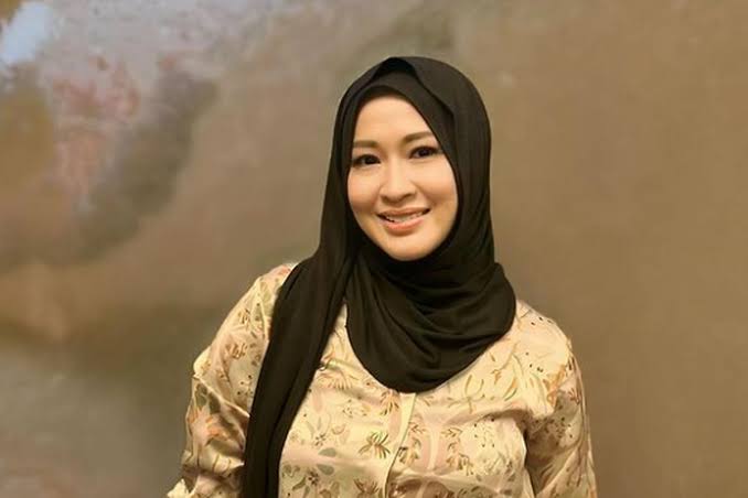 Mantan Suami Menikah Lagi, Begini Respons Okie Agustina! 