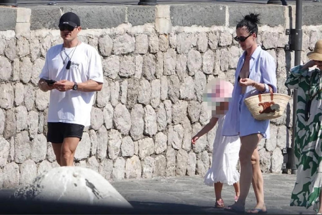 Liburan Bareng Mantan, Katy Perry dan Orlando Bloom Tampil Akur di Tengah Laut Italia