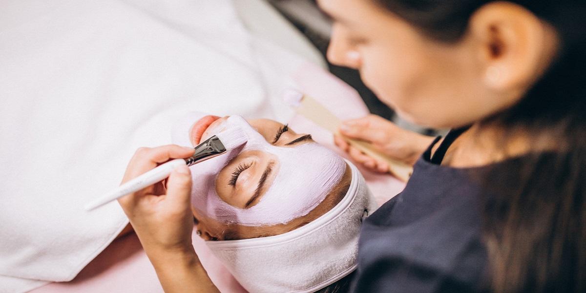 Jangan Ketipu! Facial Bisa Bikin Glowing, Tapi Hasilnya Cuma Sementara?