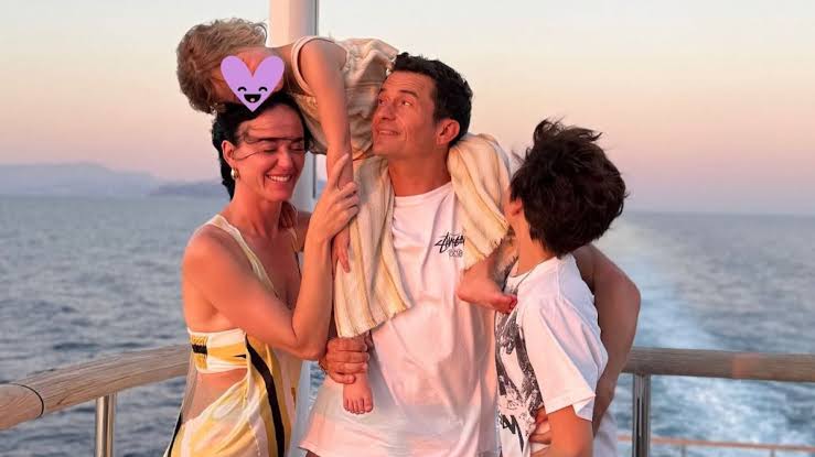 Manis Banget! Orlando Bloom dan Katy Perry Reunian Bareng Anak-Anak