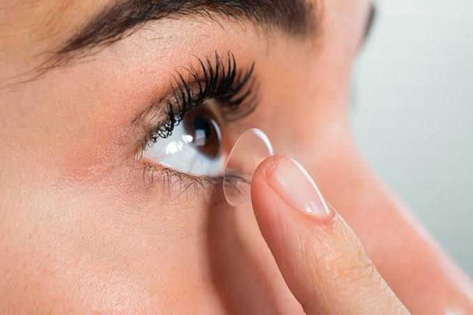 Jangan Sembarangan! Ini Cara Paling Aman Pakai dan Rawat Softlens
