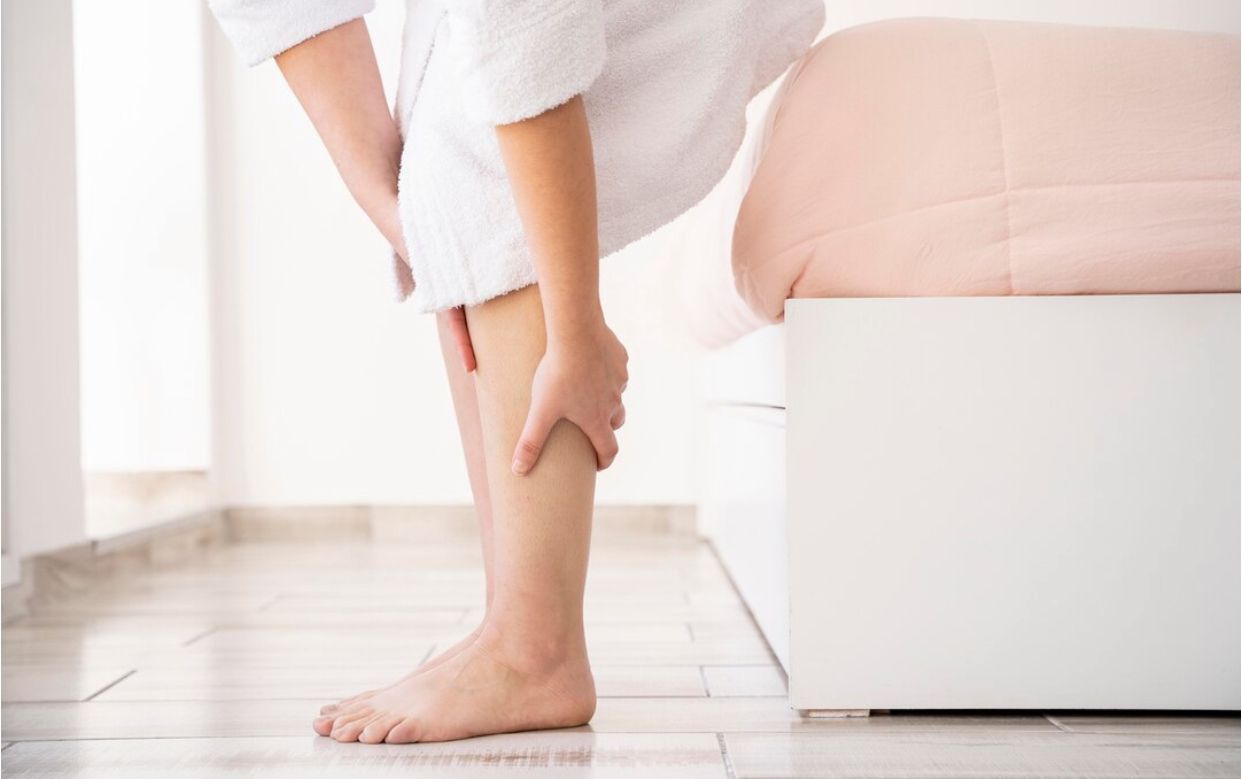 Sering Kesemutan di Kaki Meski Masih Muda? Waspadai 8 Penyebab Ini