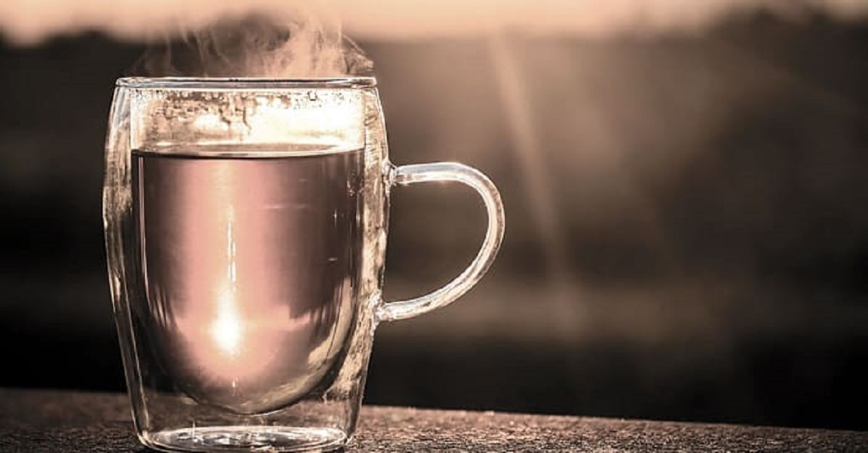 ernyata Minum Air Hangat Tiap Hari Bisa Turunkan Berat Badan dan Bantu Detoks!