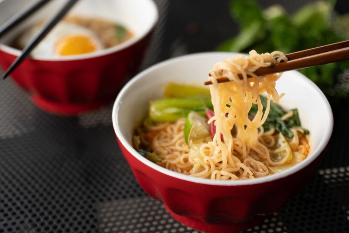 Bukan Cuma Bikin Gemuk, Ini 5 Efek Absurd Mie Instan yang Viral di Dunia Maya