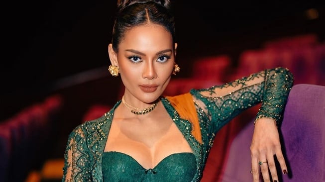 Sering Siaran Langsung, Pria yang Hamili Erika Carlina Ternyata Sosok Kontroversial di Sosmed?