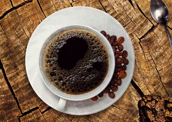 Efek Buruk Merokok Sambil Minum Kopi Diungkap dr Tirta: Itu laknat!