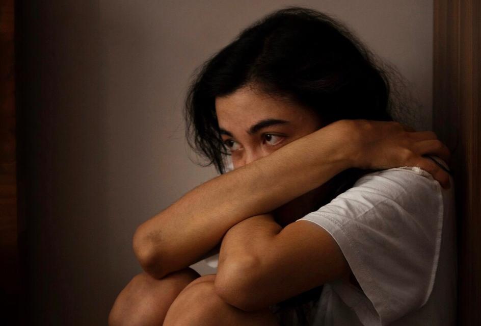Suami Tega Jual Istri Lewat MiChat, Digerebek Saat Layani Pria Lain di Kamar Kos Tuban