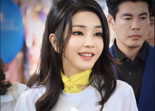 Tetap Cantik di Usia 52 Tahun, Pesona Ex Ibu Negara Korea Selatan Kim Keon Hee Disorot, Oplas?
