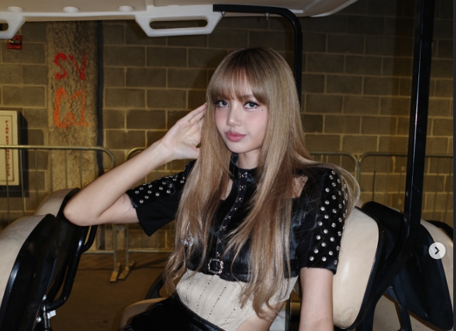 Busana Kelewat Seksi Lisa BLACKPINK Saat Konser di Chicago Tuai Atensi, Netizen Pro Kontra