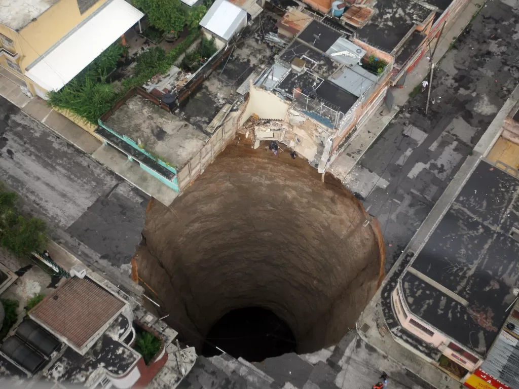 Kenali Penyebab Sink Hole: Jalan Amblas Mematikan, Korban Terakhir di Singapura