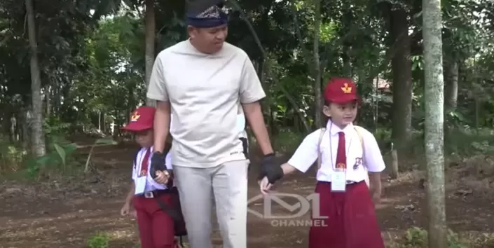 Uniknya Persahabatan Ni Hyang Putri KDM dan Idan Anak Buruh Pabrik: 'Pertama Dalam Sejarah Gubernur Nyamperin'