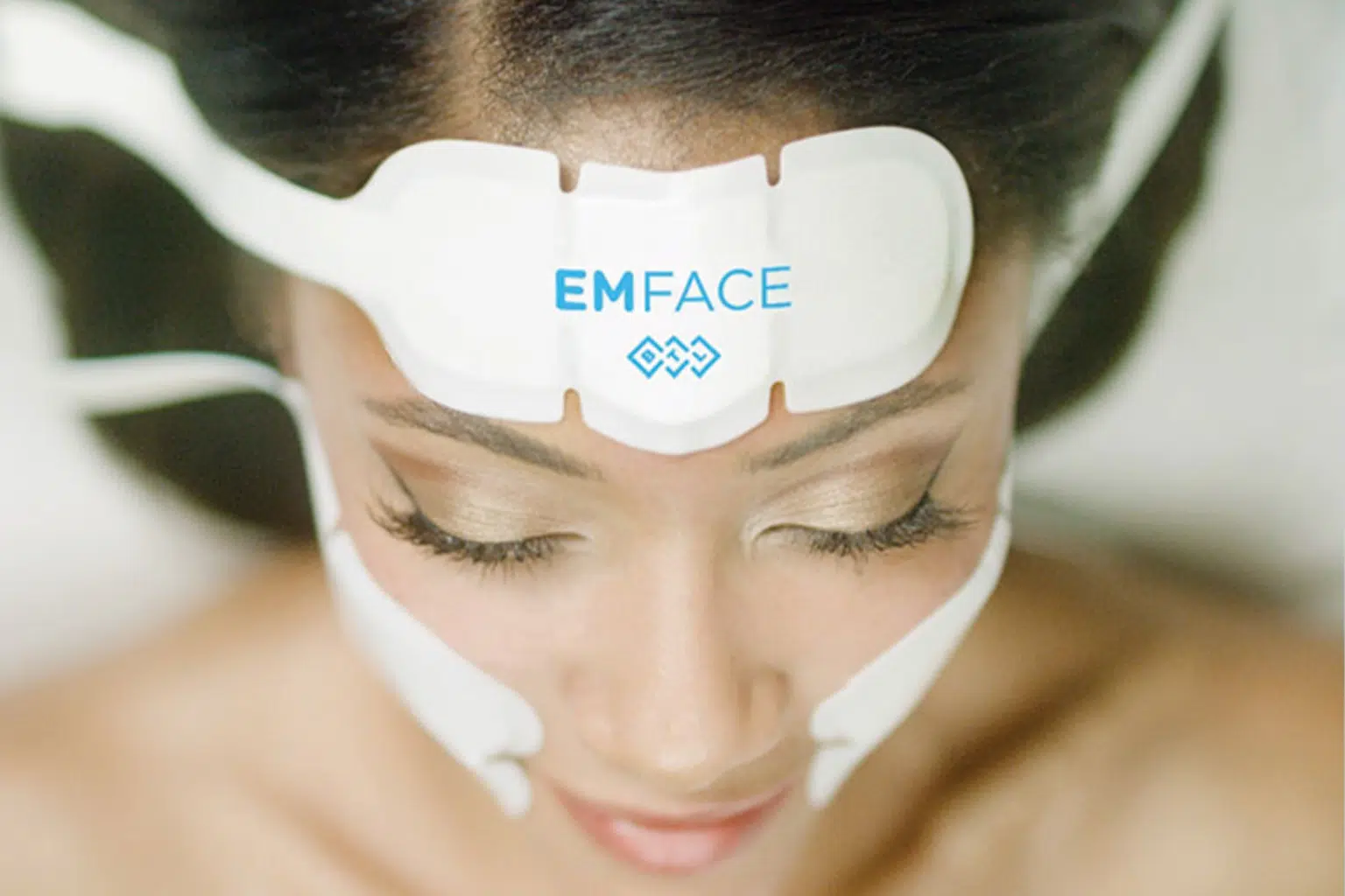 Wajah Kencang Tanpa Suntikan? 'Emface' Jadi Rahasia Baru Selebriti Tampil Awet Muda!