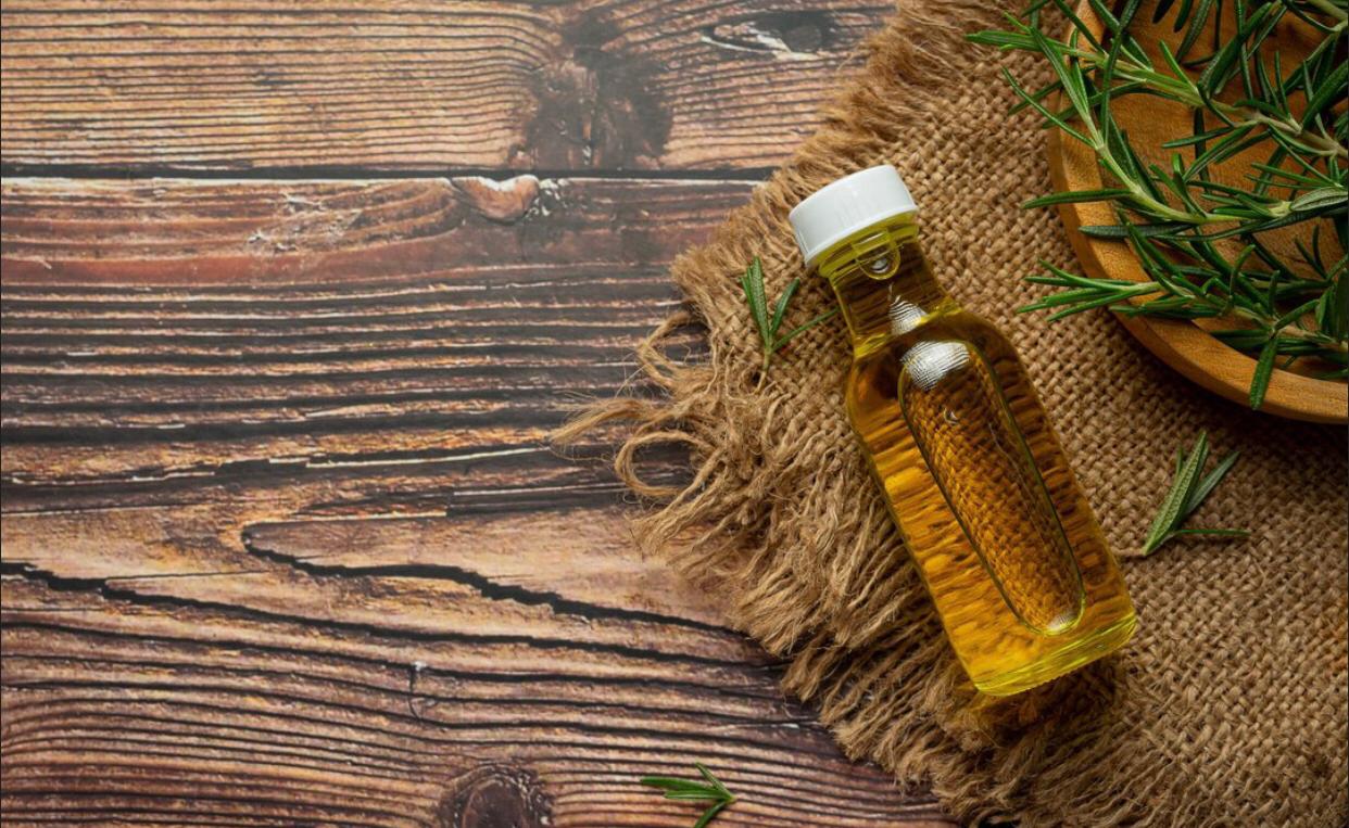 Bukan Cuma Buat Bayi, Minyak Telon dan Citronella Ternyata Punya Segudang Manfaat untuk Kulit Wajah Orang Dewasa!