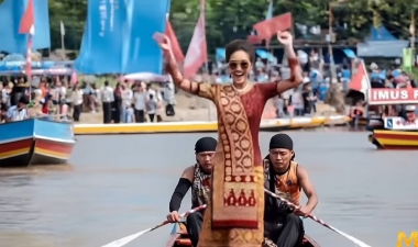Pernah Dijuluki Ratu Disko Jakarta, Bunda Corla Kini Ketagihan Review Lagu DJ Viral