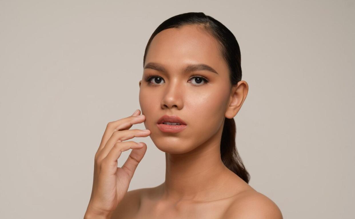 Punya Olive Skintone? Ini 3 Rekomendasi Blush On yang Paling Cocok dan Nggak Bikin Kusam