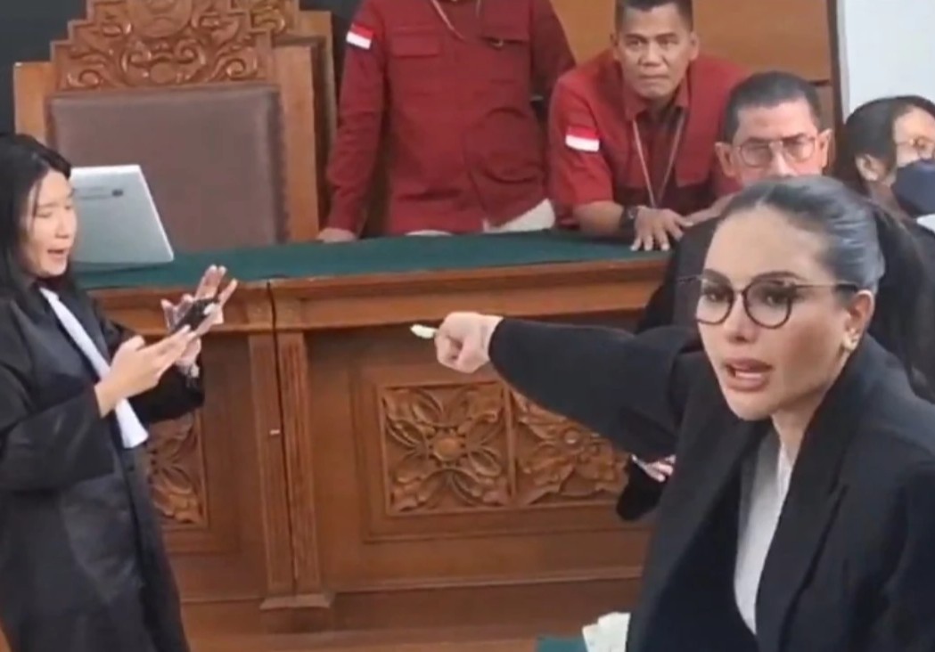 Sidang Ricuh, Jaksa Malah Rekam Nikita Mirzani Sambil Cengengesan! Pro Reza Gladys?