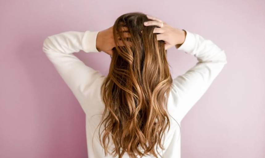 Tak Perlu ke Salon, Begini Tips Membuat Rambut Sehat dan Berkilau Alami!