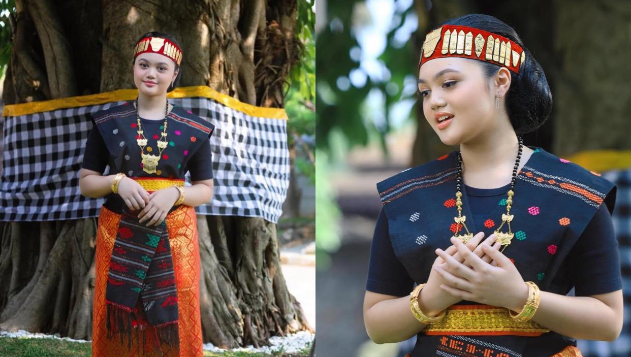 Anggun dan Berkelas, Amora Lemos Pamer Kecantikan Khas Indonesia dalam Balutan Ulos Batak