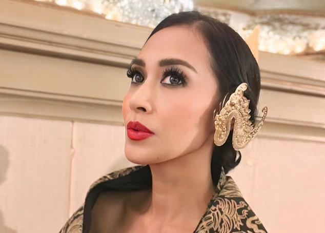 Tak Tua-Tua! Pesona Diah Permatasari di Usia 54 Tahun Bikin Netizen Melongo