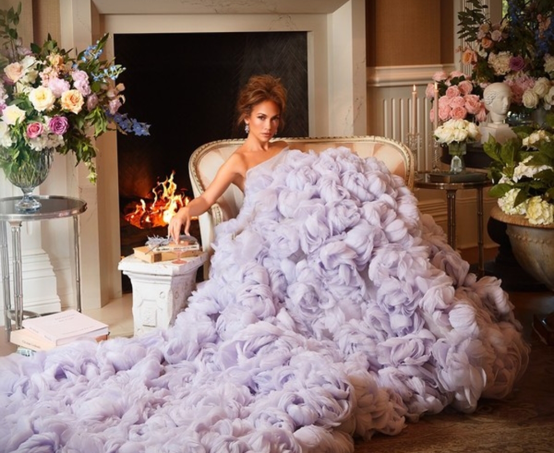 Jennifer Lopez Bikin Geger Dunia Fashion, Gaun Megahnya Ternyata Karya Desainer Indonesia Monica Ivena
