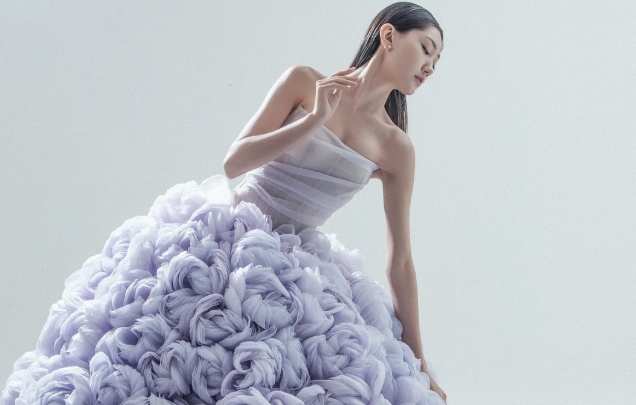  Bikin Gaun Jennifer Lopez, Inilah Sosok Monica Ivena, Designer Indonesia yang Mendunia!