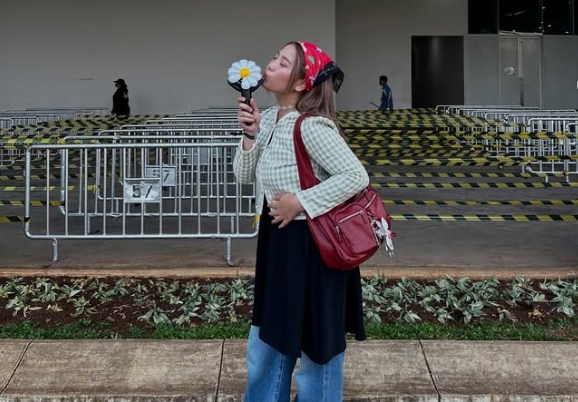 Unik! Intip Style OOTD Casual Vintage Retro Korean Look Ala Zara Putri Ridwan Kamil